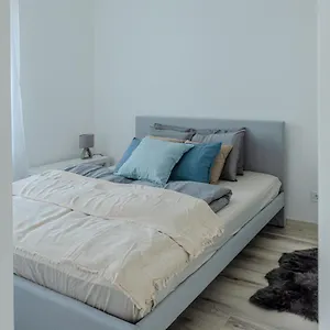 https://dob36-apartment-with-balcony-in-the-middle-of-everything.inbudapesthotels.com